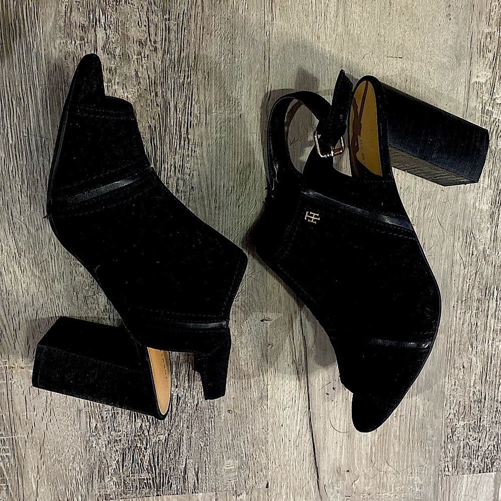“Tommy Hilfiger” Black peep toe Sandal, Size 10
